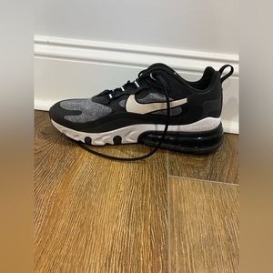 Nike 270 React Black and Gray / Size 9.5 W
